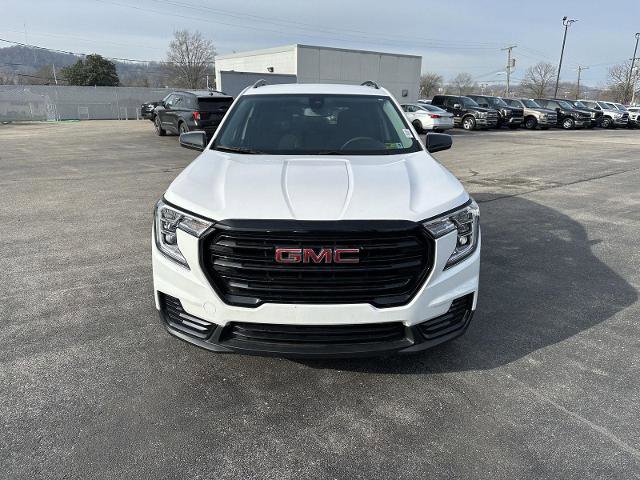 Used 2024 GMC Terrain SLE w/ Elevation Edition image 2
