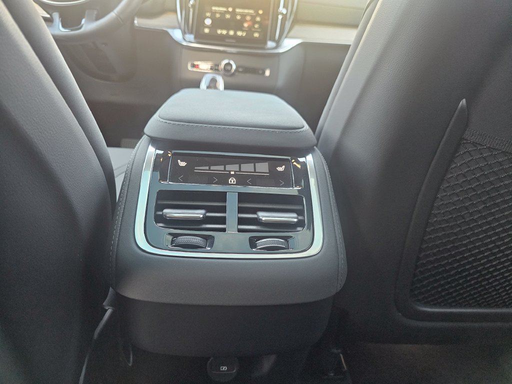 Certified 2026 Volvo XC90 B6 Plus w/ Protection Package AWD/4WD image 12