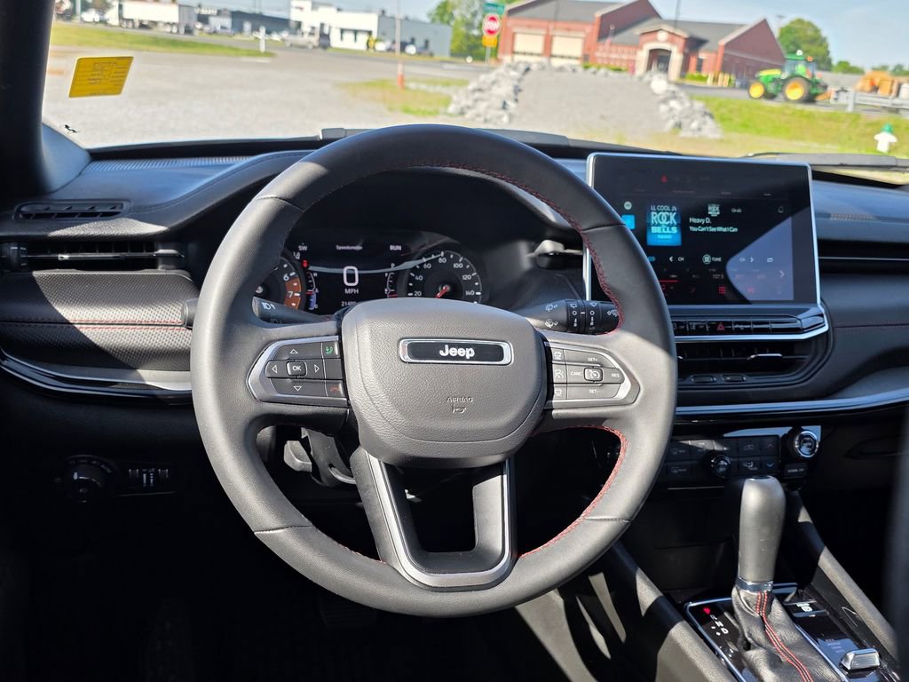 Used 2025 Jeep Compass Trailhawk image 36