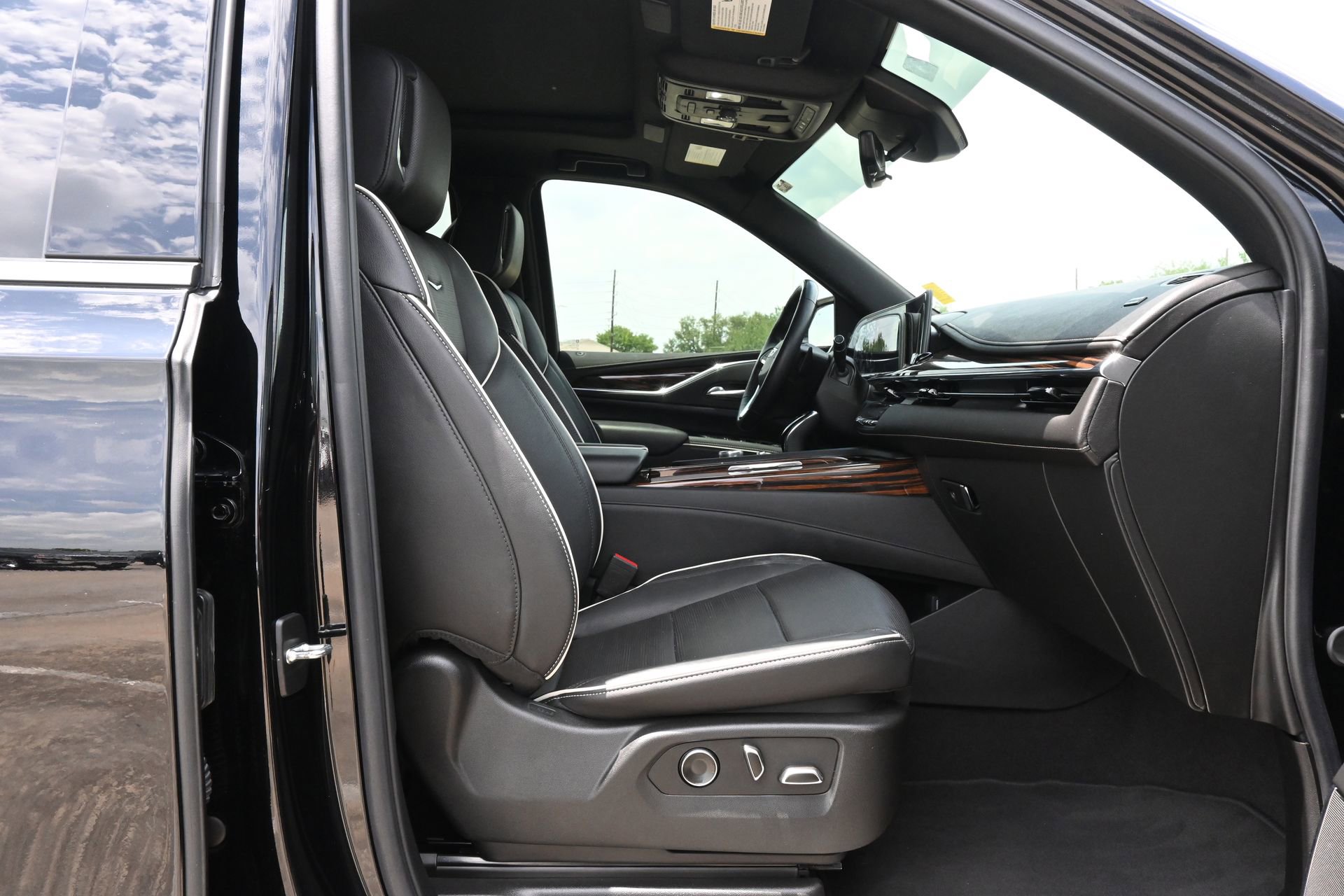 Certified 2024 Cadillac Escalade ESV Premium Luxury w/ Performance Package RWD image 26