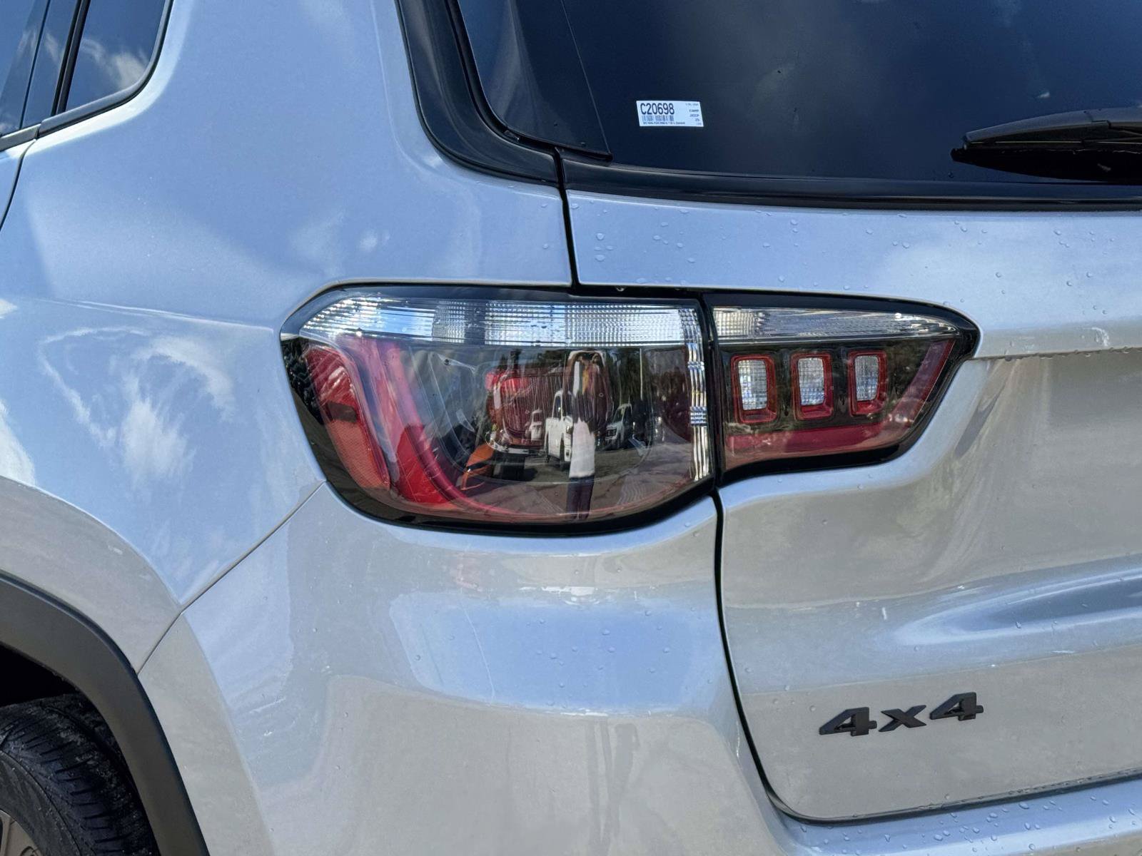 Used 2025 Jeep Compass Limited w/ Sun & Sound Group AWD/4WD image 9