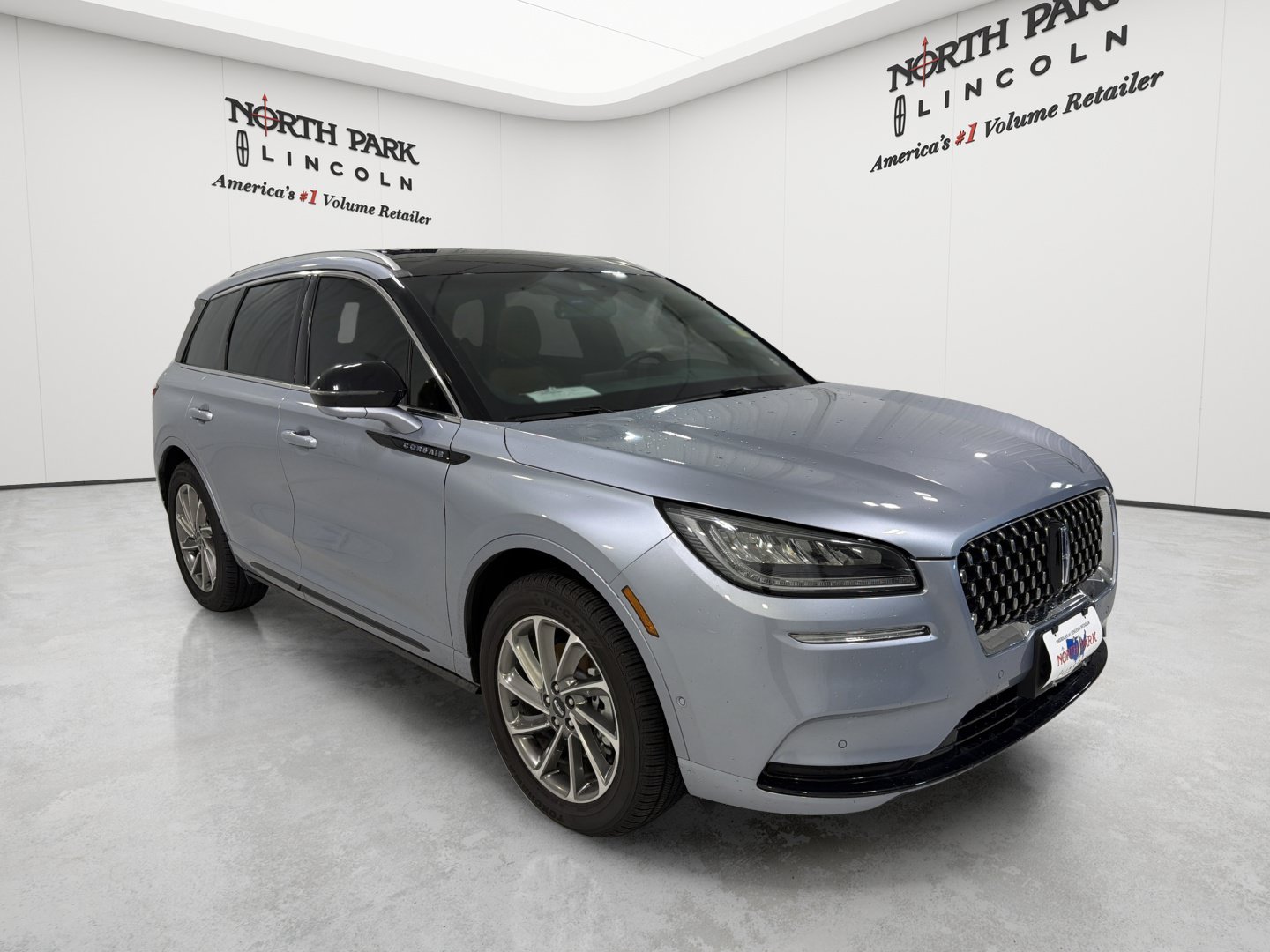 Used 2022 Lincoln Corsair Grand Touring w/ Towing Package AWD/4WD image 7
