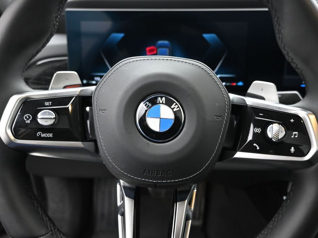 Used 2025 BMW 740i image 10