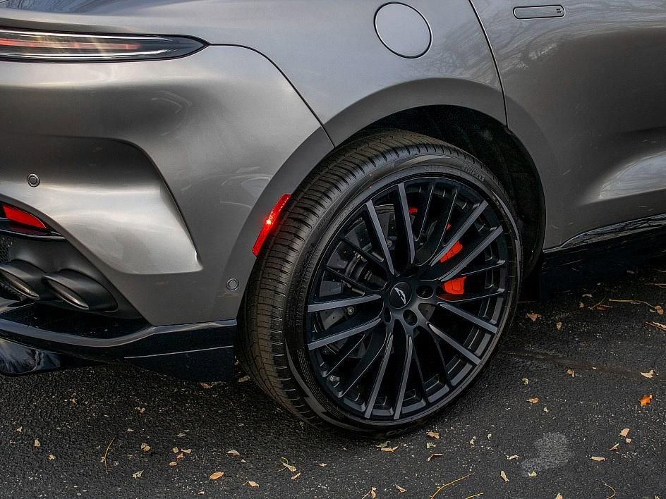 Used 2025 Aston Martin DBX 707 image 13