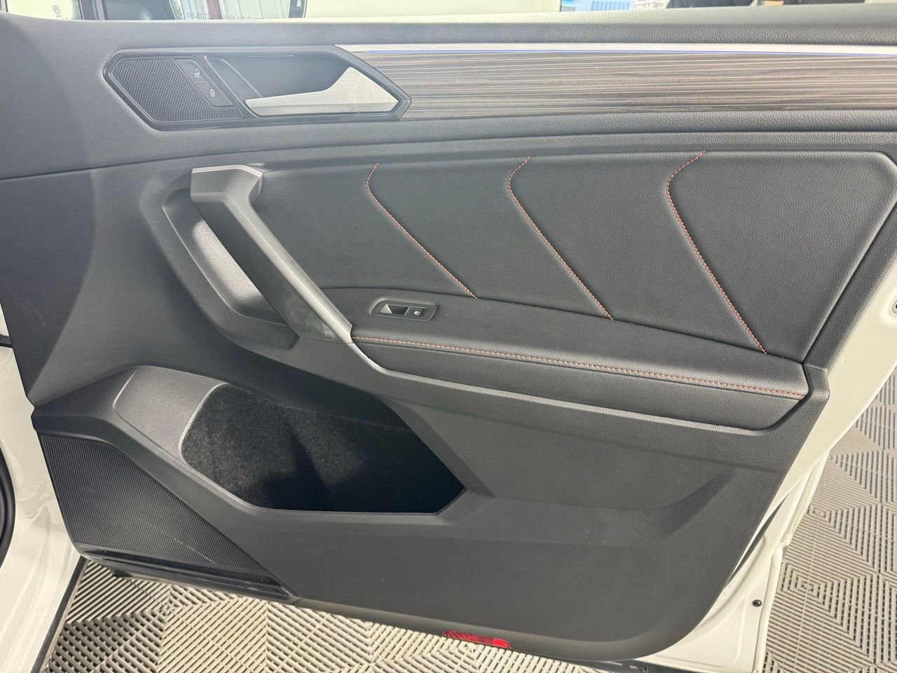 Used 2024 Volkswagen Tiguan Wolfsburg Edition image 30