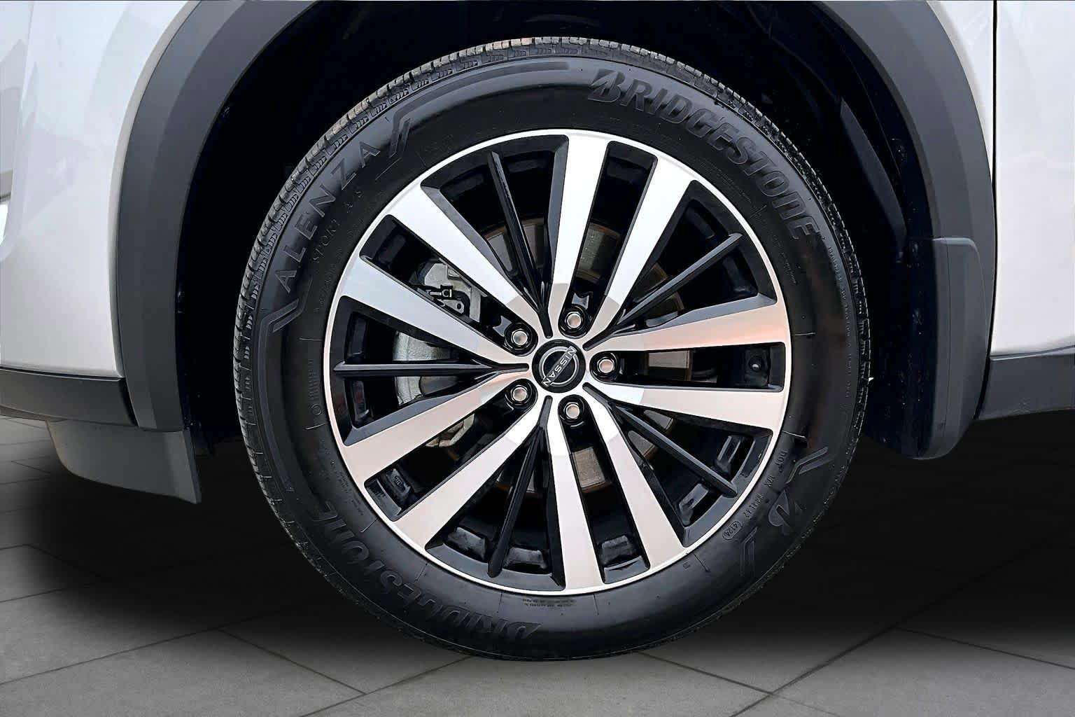 Certified 2025 Nissan Pathfinder Platinum w/ Cargo Package FWD image 11