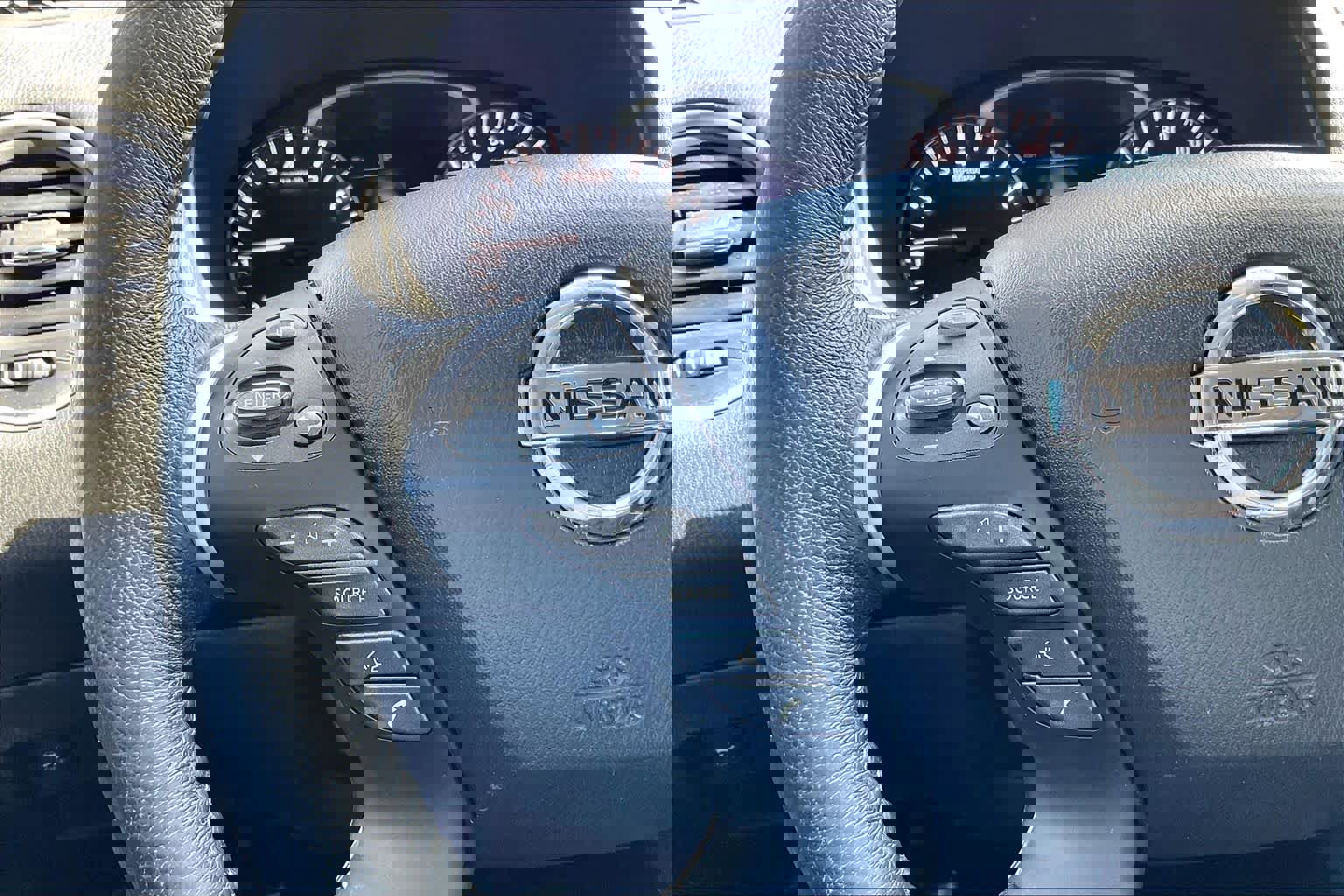 Used 2018 Nissan Pathfinder SV image 18