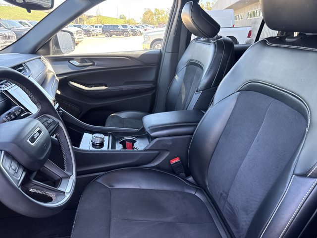 Used 2023 Jeep Grand Cherokee Altitude AWD/4WD image 14