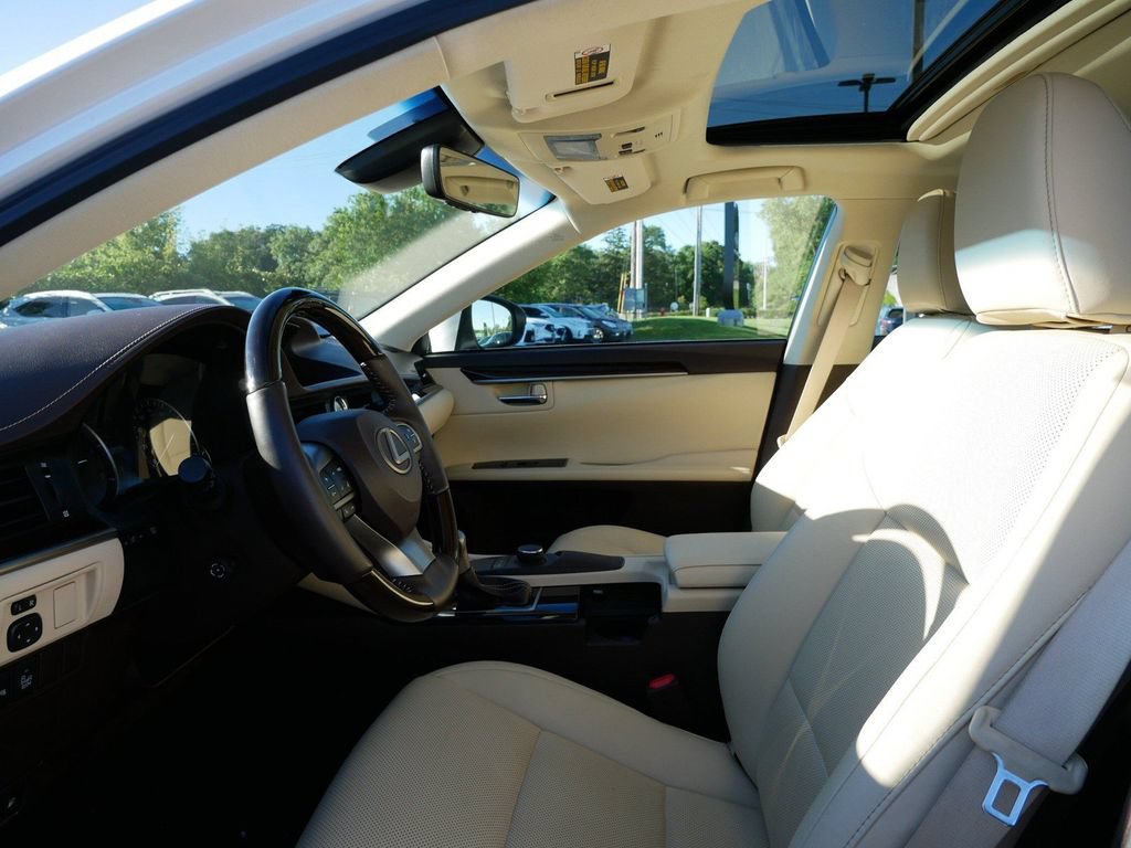 Used 2017 Lexus ES 350 w/ Premium Package FWD image 9