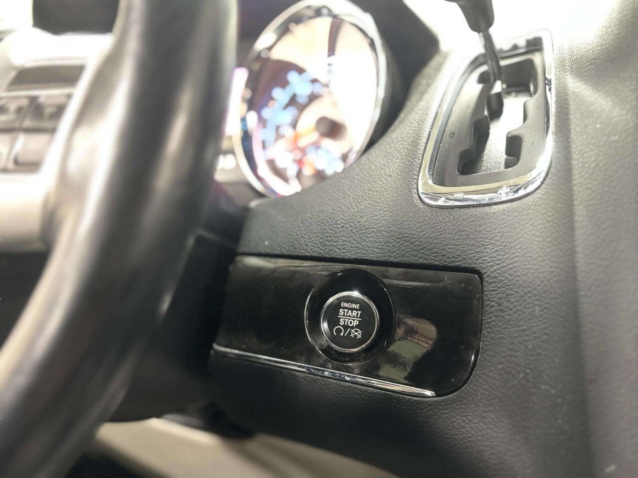 Used 2015 Chrysler Town & Country Touring-L w/ Driver Convenience Group image 29