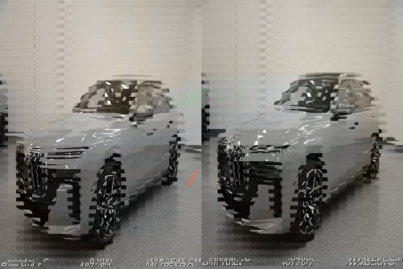 Used 2023 BMW 760i xDrive w/ Parking Assistance Package image 3