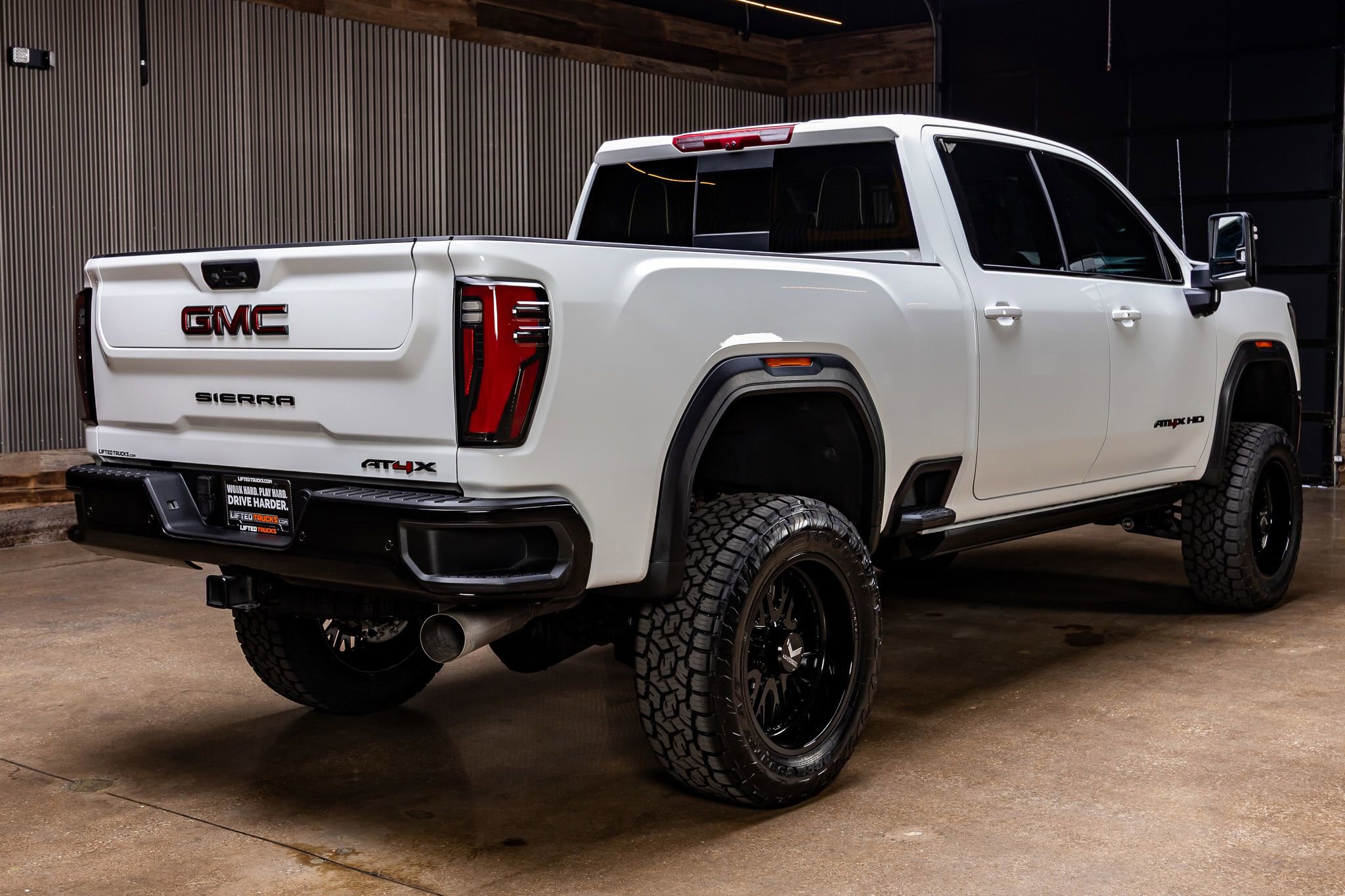 Used 2025 GMC Sierra 2500 AT4X image 10