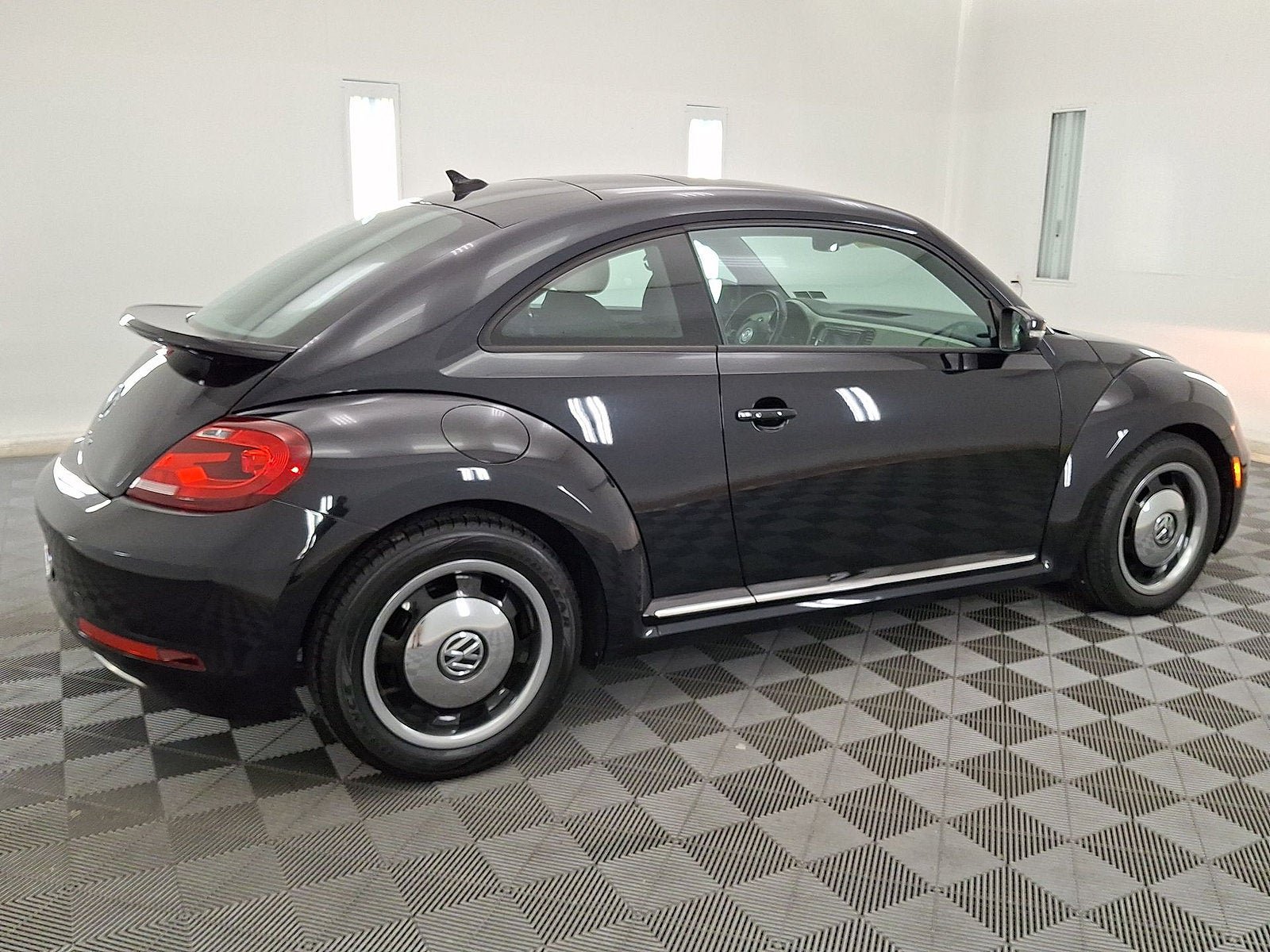 Used 2018 Volkswagen Beetle 2.0T Coast FWD image 18