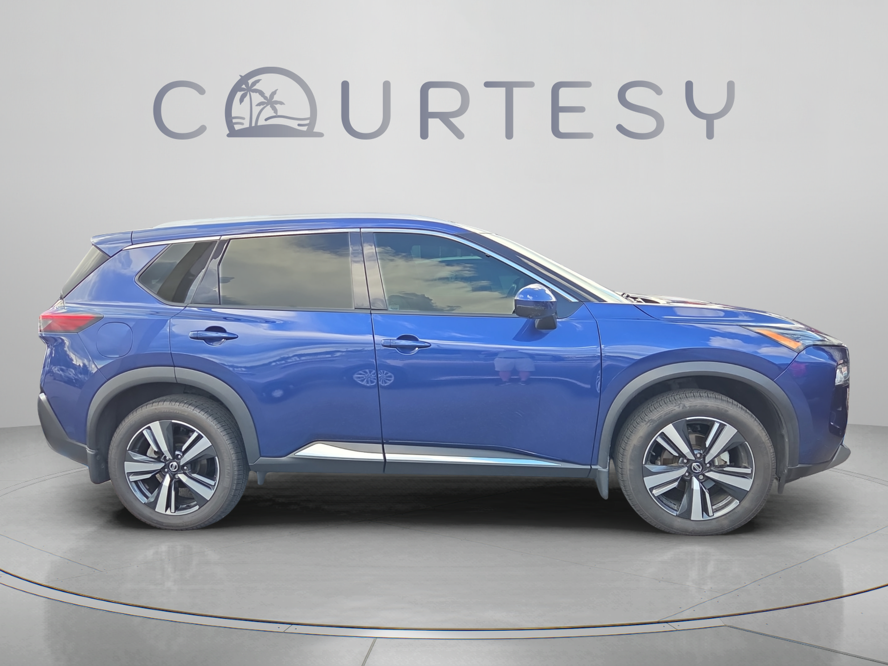 Used 2021 Nissan Rogue SL w/ Premium Package FWD image 3