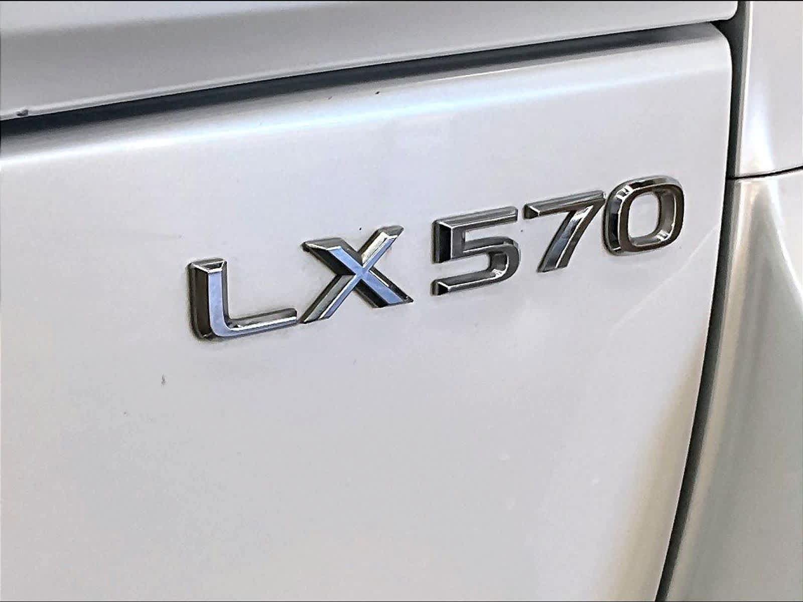 Used 2019 Lexus LX 570 4WD w/ Luxury Package image 12