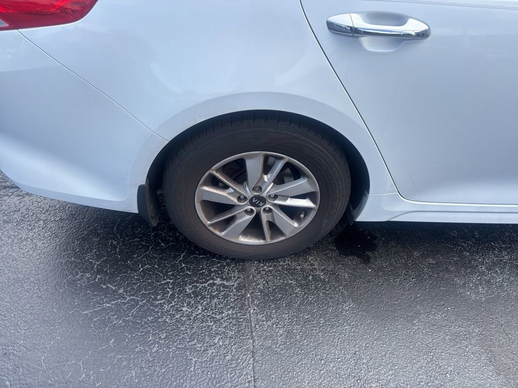 Used 2018 Kia Optima LX image 9