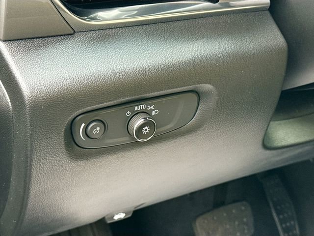 Used 2023 Chevrolet Traverse LS image 12