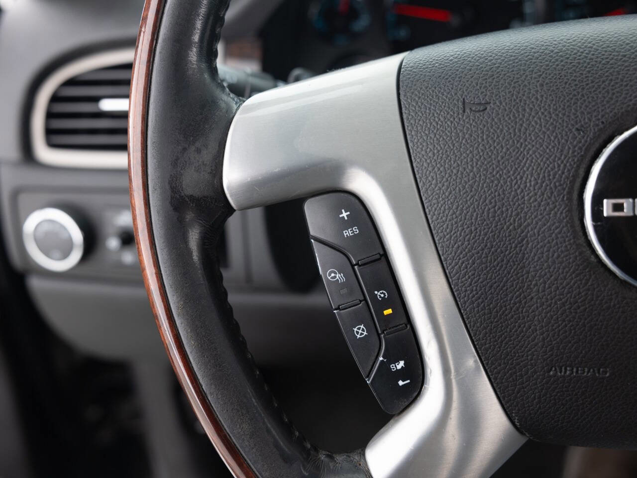 Used 2011 GMC Yukon XL Denali image 39