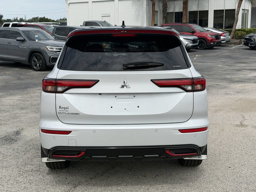Used 2023 Mitsubishi Outlander SE AWD/4WD image 5