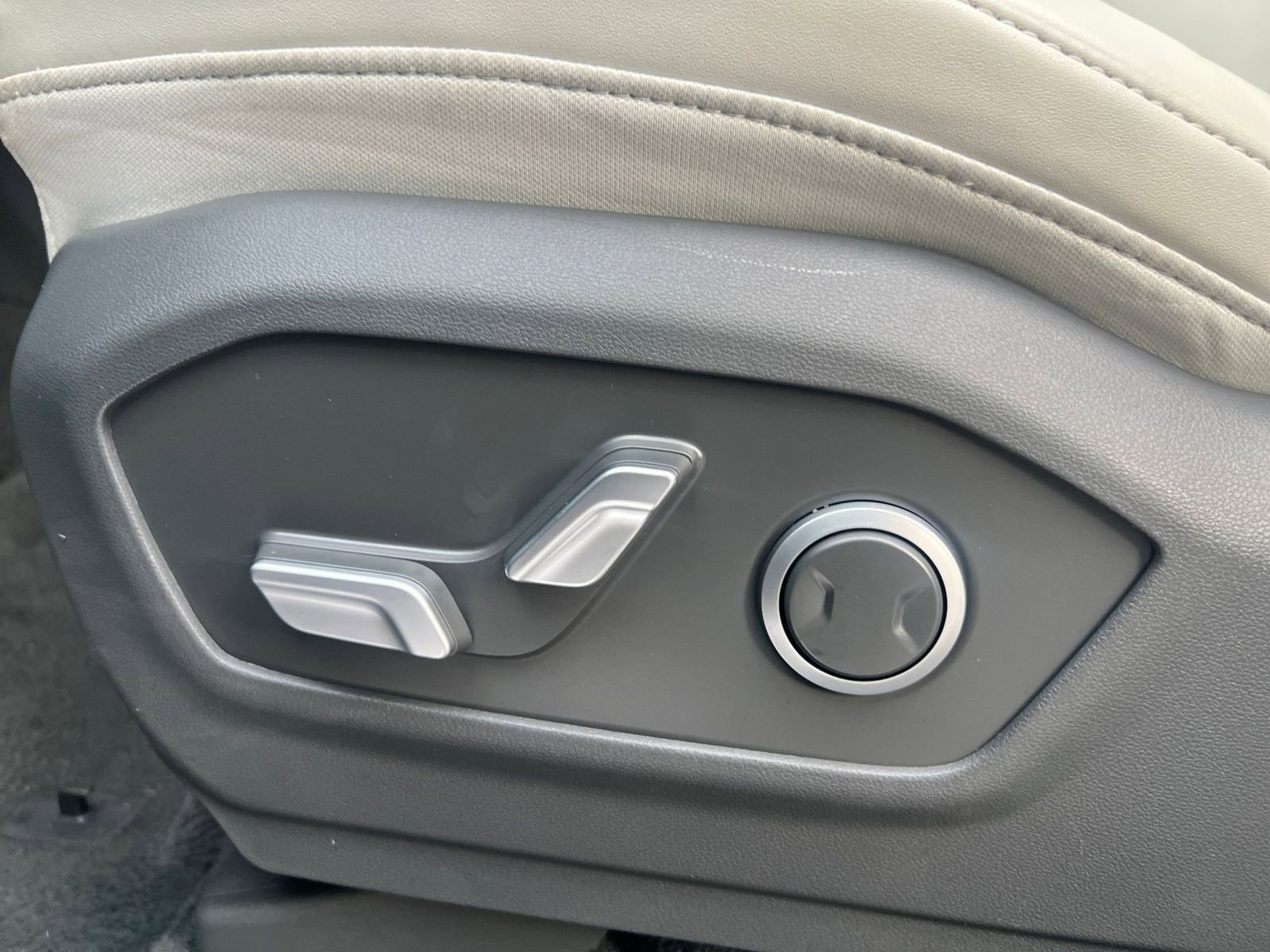 Used 2025 Hyundai Santa Fe SEL image 23