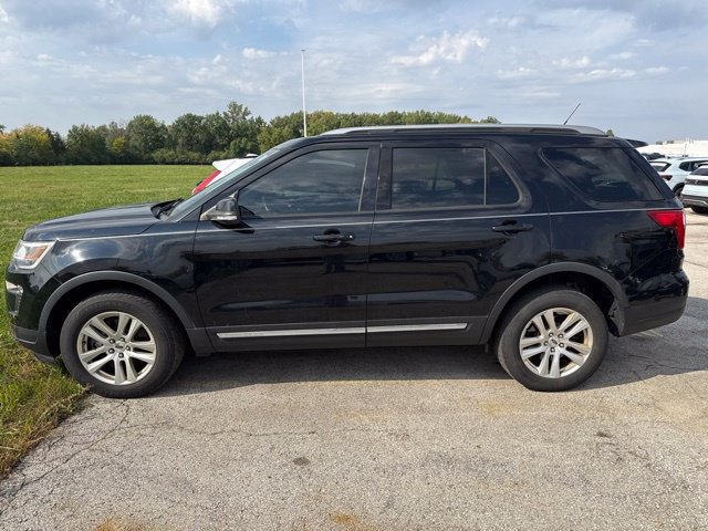 Used 2018 Ford Explorer XLT w/ Equipment Group 202A AWD/4WD image 2