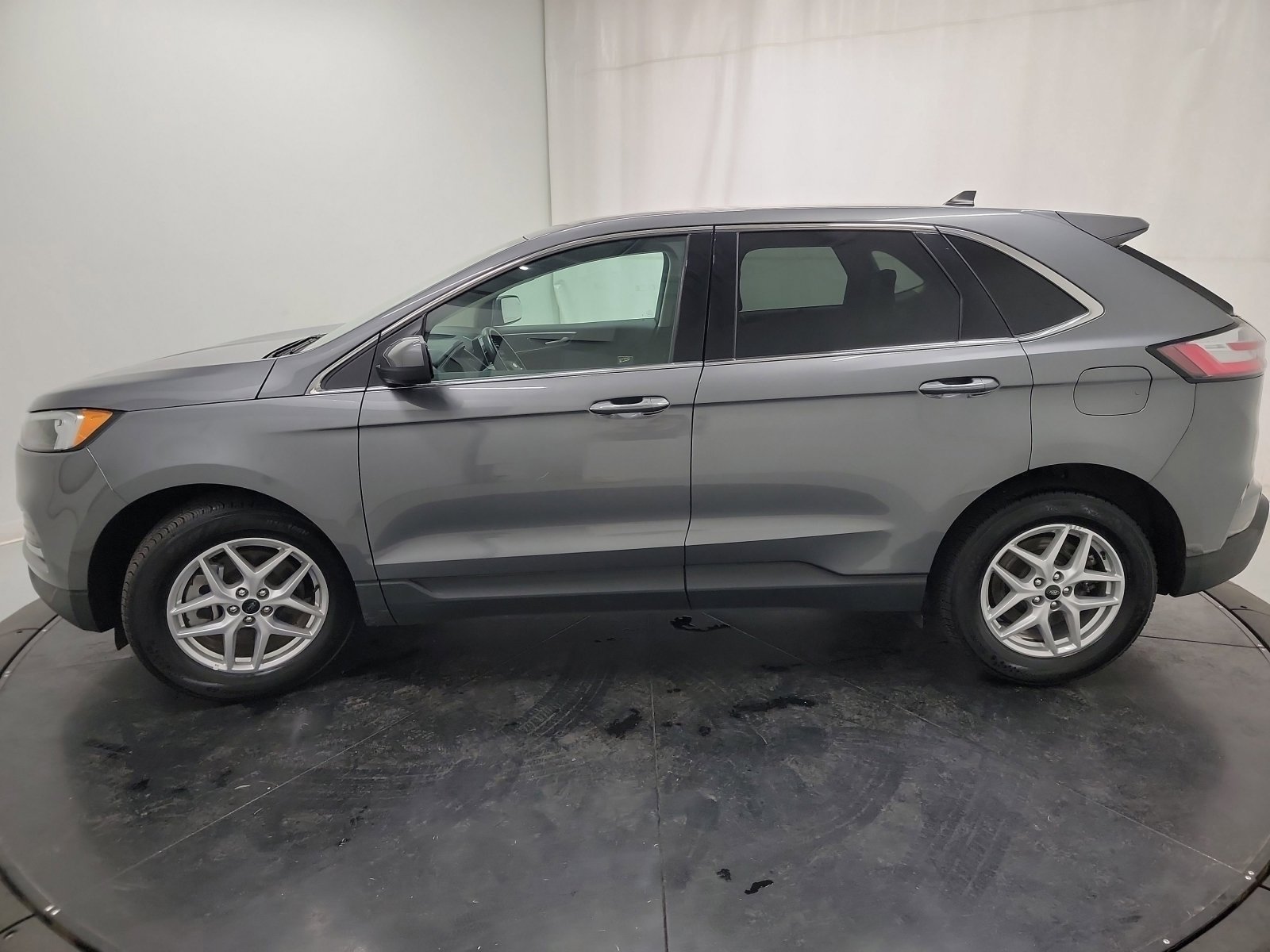 Used 2024 Ford Edge SEL image 4