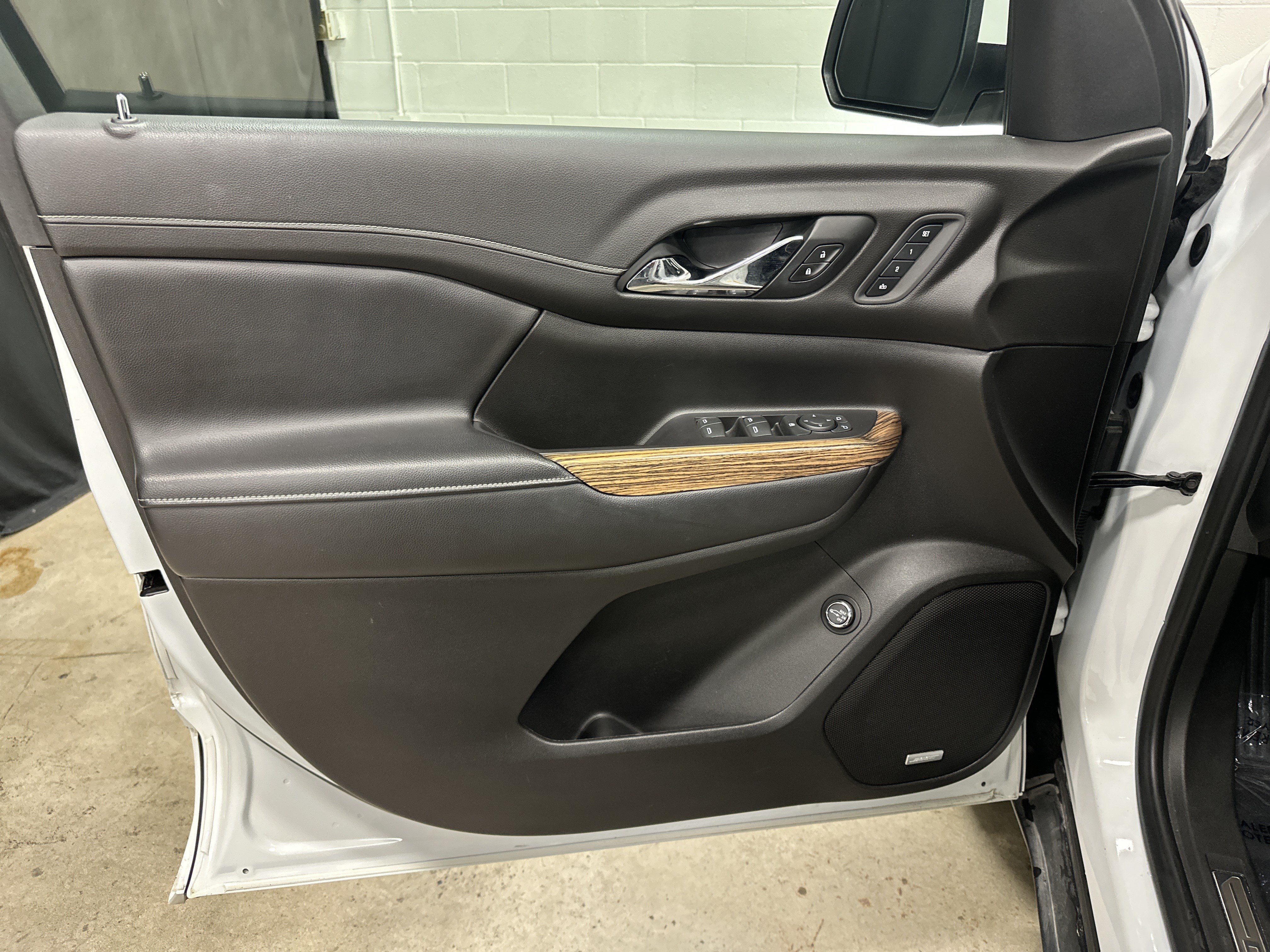 Used 2019 GMC Acadia Denali w/ Technology Package AWD/4WD image 14