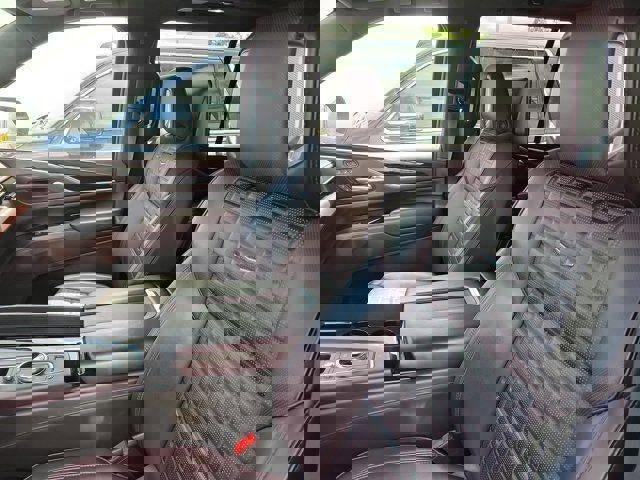 Used 2022 Cadillac Escalade Premium Luxury Platinum image 8