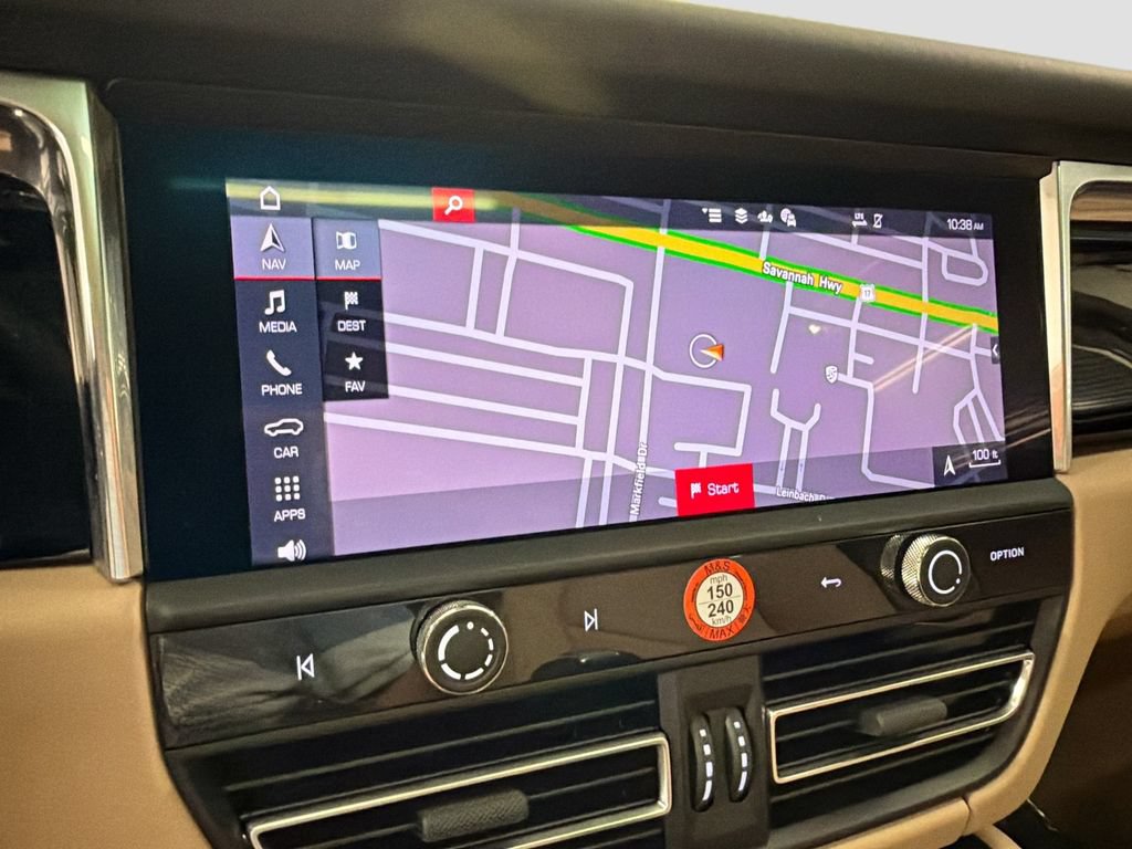 Certified 2025 Porsche Macan AWD/4WD image 14
