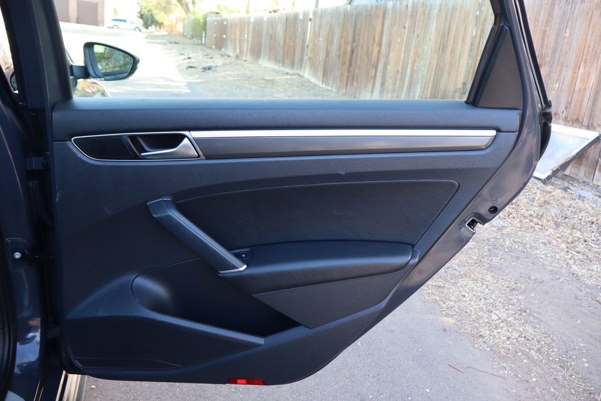 Used 2018 Volkswagen Passat 2.0T R-Line image 25