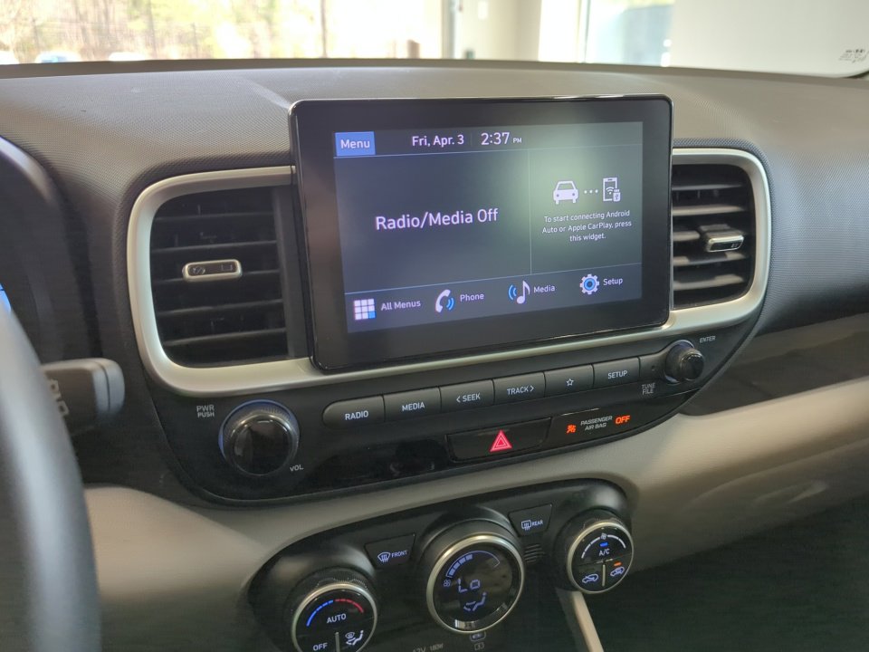 Used 2023 Hyundai Venue SEL image 24