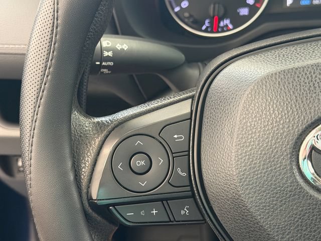 Used 2022 Toyota RAV4 XLE w/ Convenience Package FWD image 23