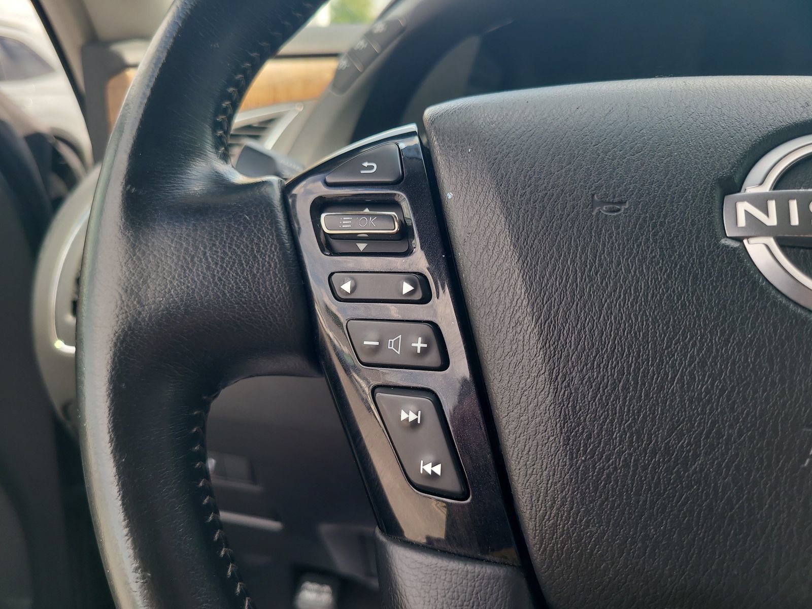 Used 2021 Nissan Armada SL w/ Captain's Chairs Package RWD image 14