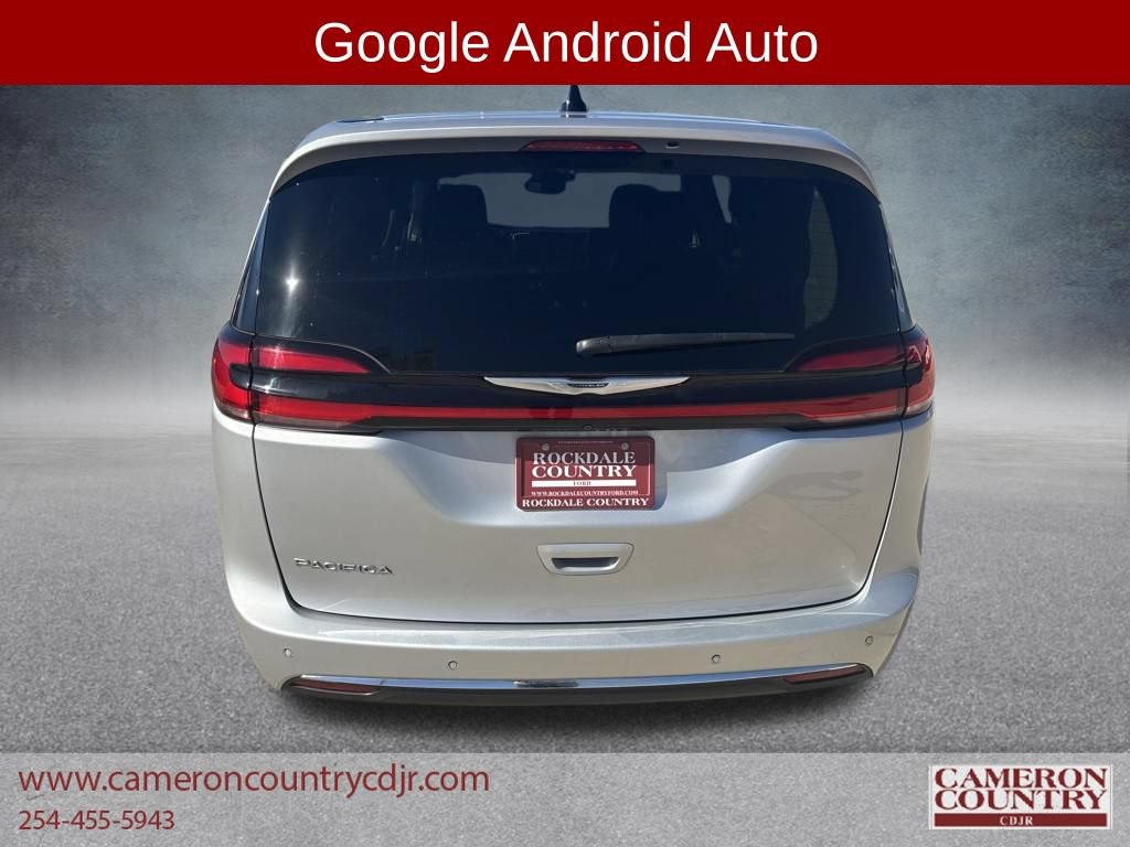 Used 2023 Chrysler Pacifica Touring-L FWD image 4
