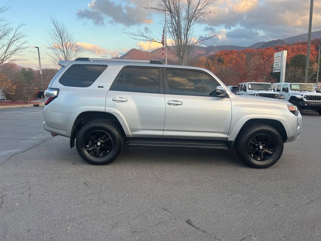 Used 2020 Toyota 4Runner SR5 Premium image 6