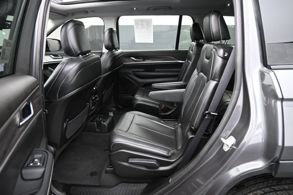 Used 2023 Jeep Grand Cherokee L Limited RWD image 19