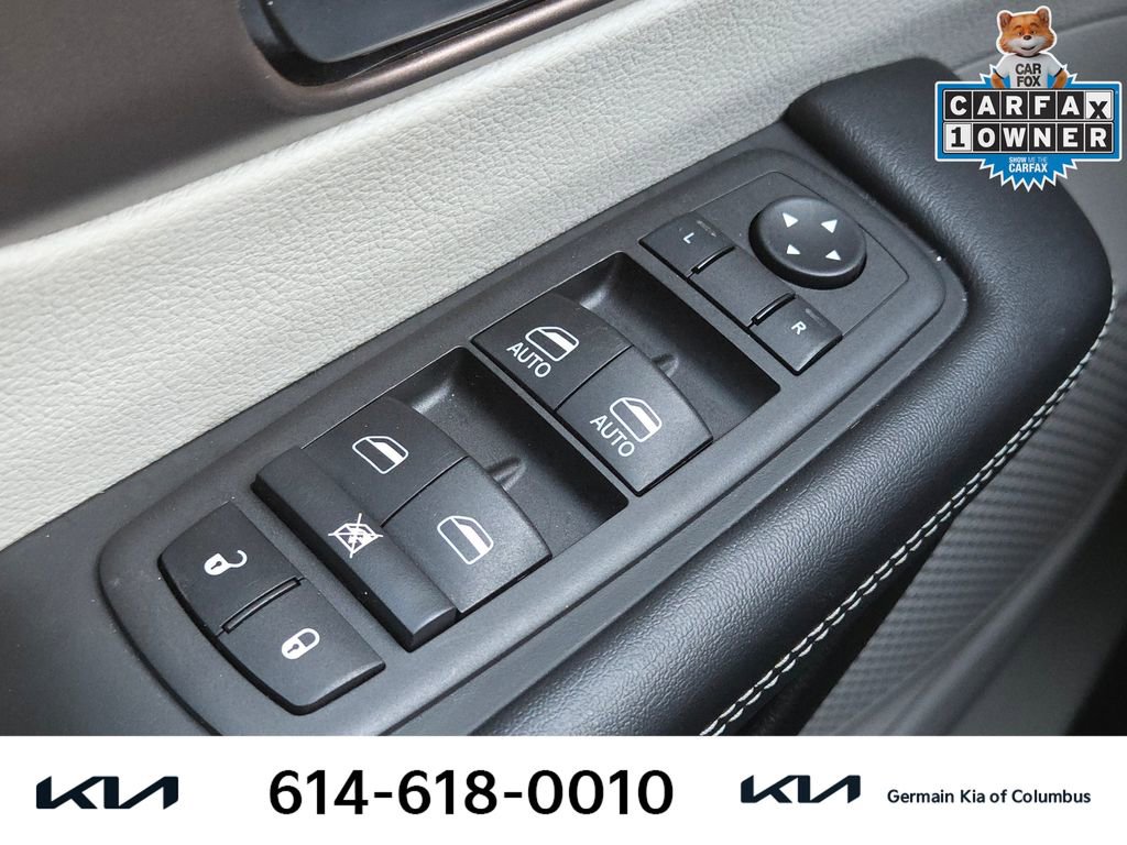 Used 2023 Chrysler Voyager LX image 26