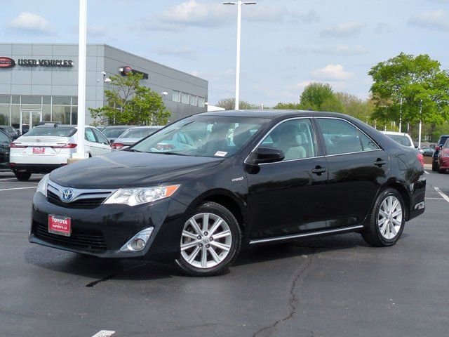 Used 2014 Toyota Camry XLE w/ Leather Package FWD image 2