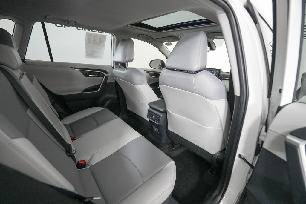 Used 2022 Toyota RAV4 XLE Premium AWD/4WD image 18