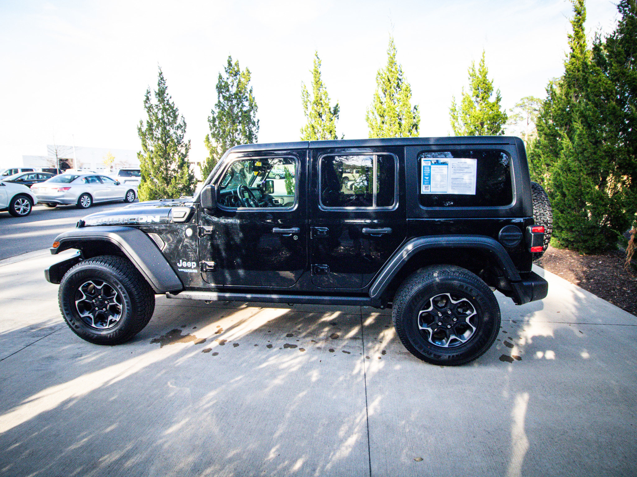 Used 2022 Jeep Wrangler Unlimited Rubicon 4xe w/ Dual Top Group AWD/4WD image 6