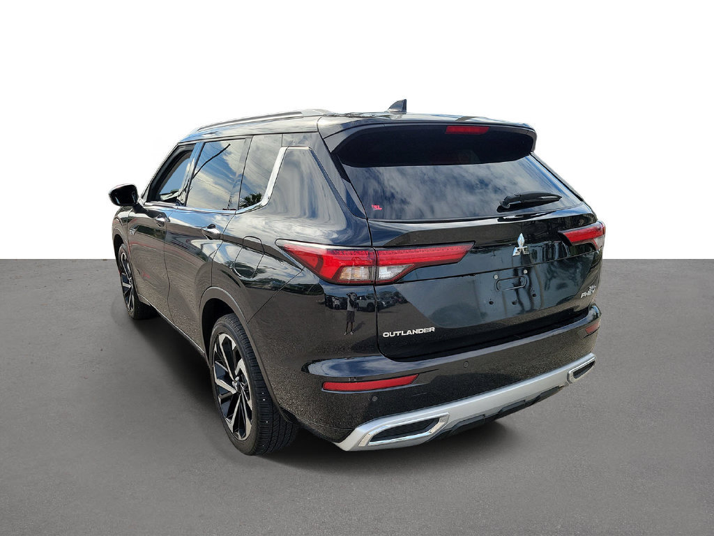 Used 2025 Mitsubishi Outlander 4WD Plug-In Hybrid image 4