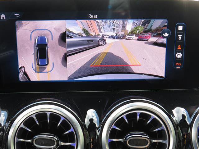 Used 2025 Mercedes-Benz GLB 35 AMG 4MATIC image 17