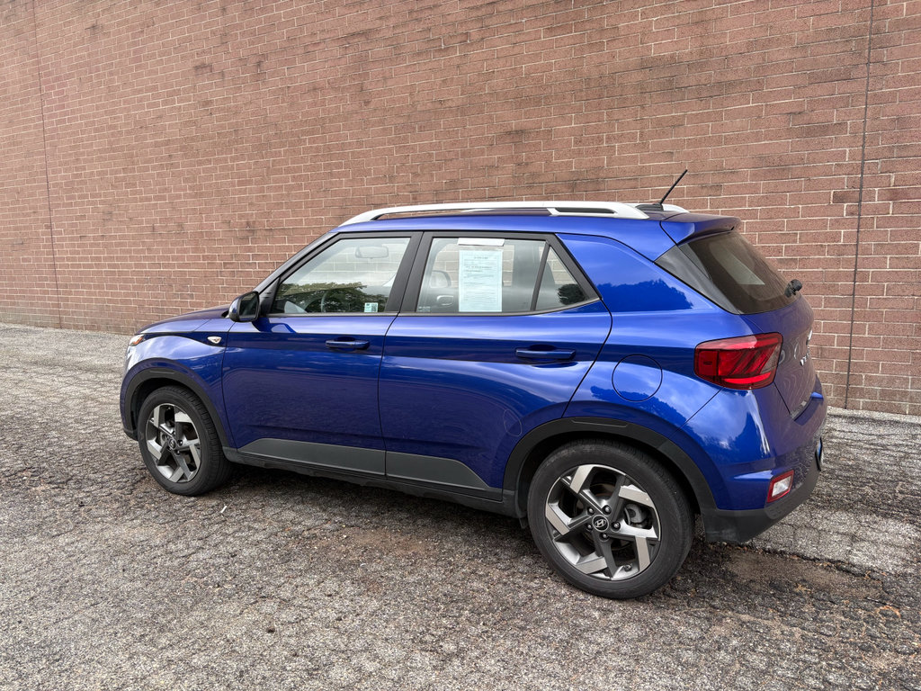 Used 2025 Hyundai Venue SEL FWD image 3