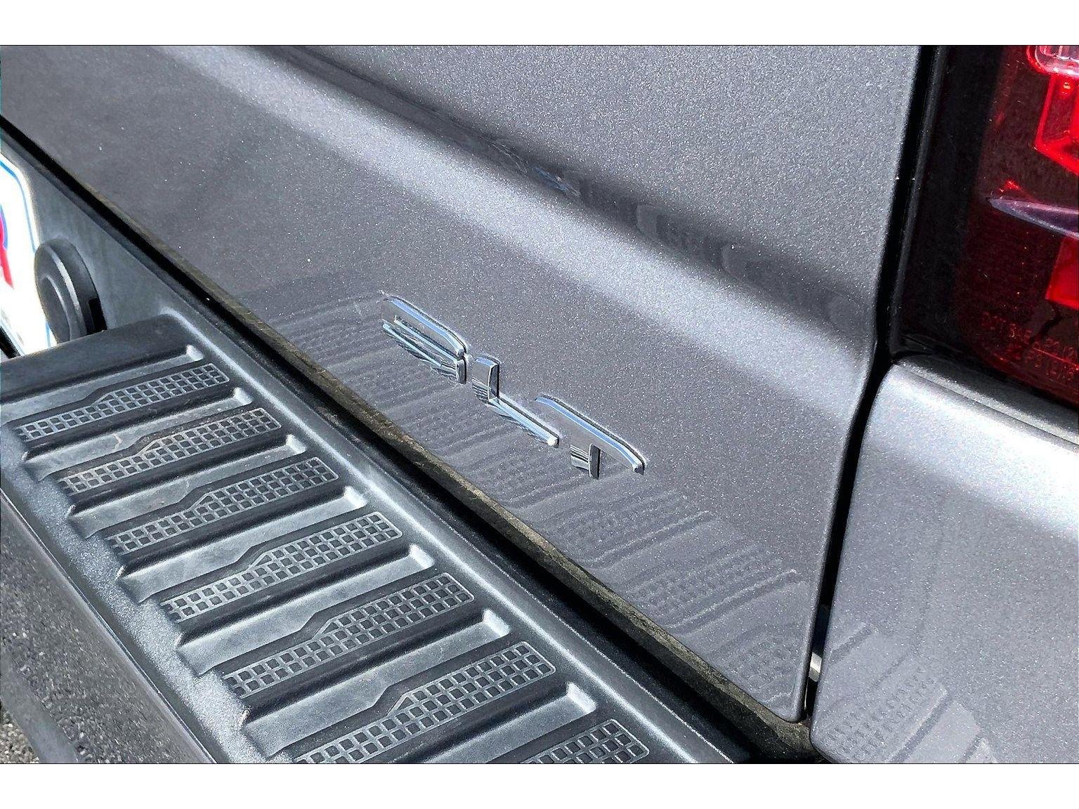 Used 2022 GMC Sierra 1500 SLT w/ SLT Premium Plus Package image 8