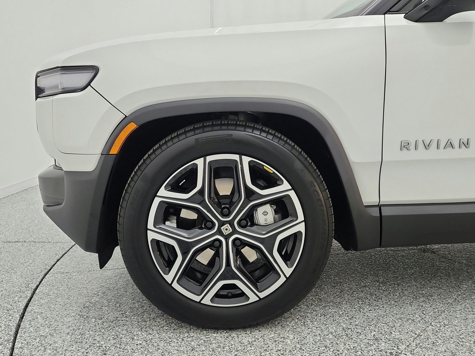 Used 2025 Rivian R1S Adventure AWD/4WD image 17