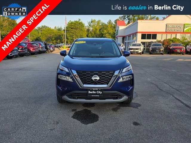 Used 2023 Nissan Rogue SV image 3