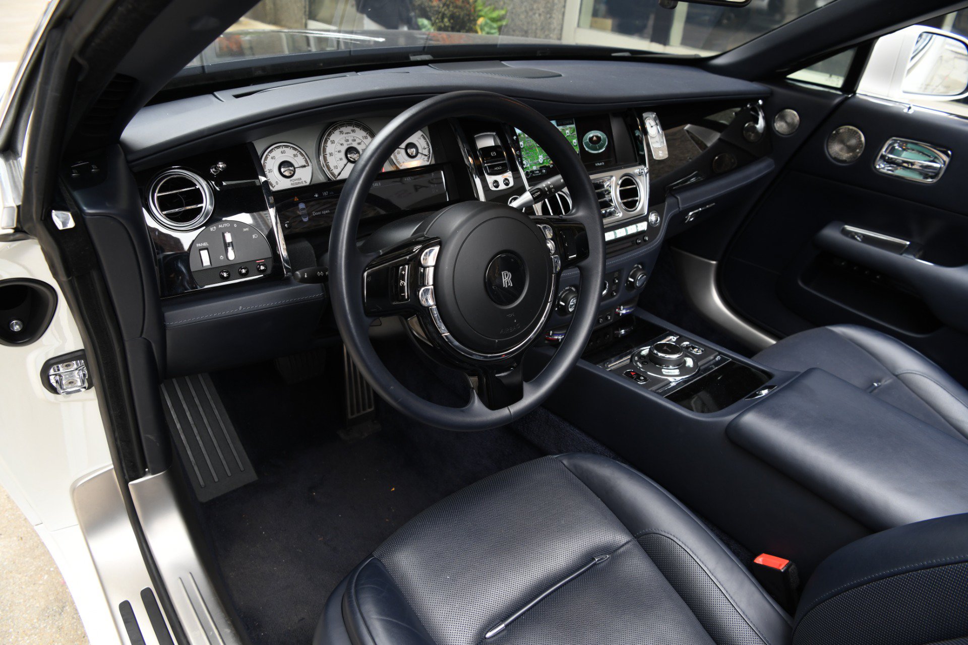Used 2020 Rolls-Royce Dawn RWD image 10