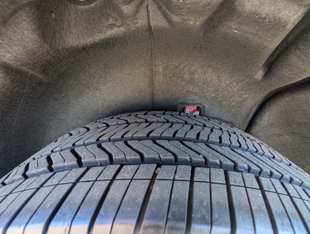 Used 2025 GMC Acadia Elevation image 25