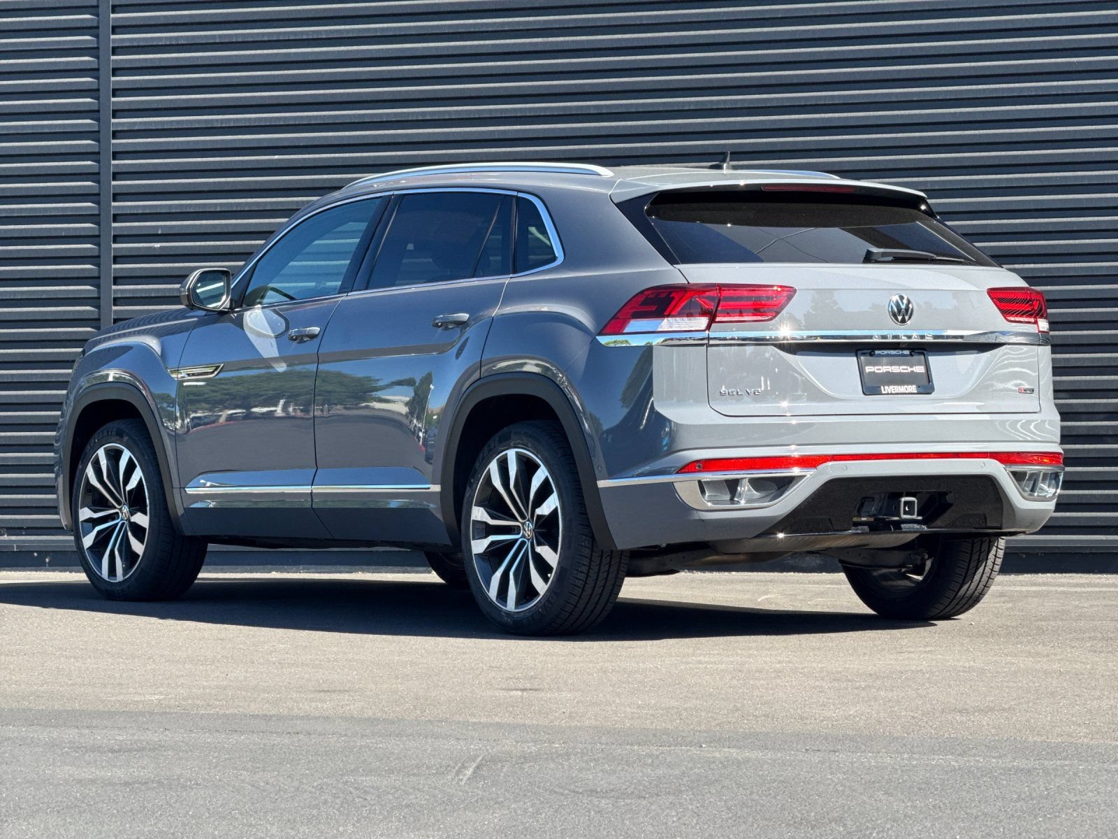 Used 2021 Volkswagen Atlas Cross Sport SEL Premium R-Line AWD/4WD image 4