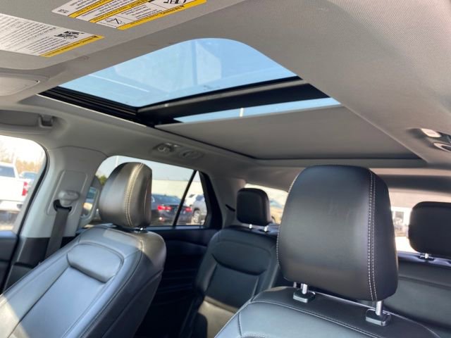 Used 2023 Ford Explorer XLT AWD/4WD image 15